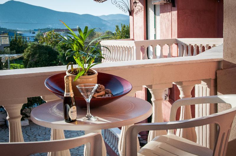 Zante Nest Studios & Apartments Аликанас Экстерьер фото